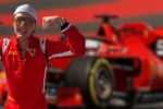 ¡Tiembla Checo Pérez! Peso Pluma podría dejar la cantada para convertirse en piloto de carreras