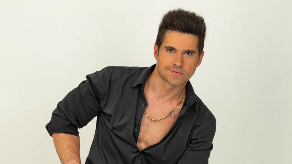 El actor y cantante Eleazar Gómez se ha convertido en uno de los concursantes más comentados de la temporada por su desempeño y las polémicas que lo rodean.