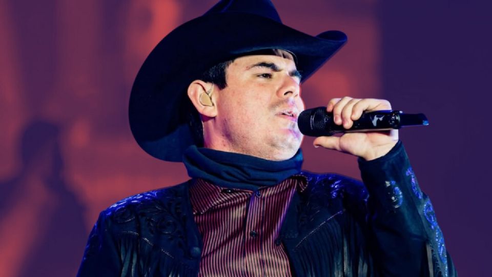 Alfredo Olivas El artista manchado de rojo que ya ha sufrido atentados en su contra