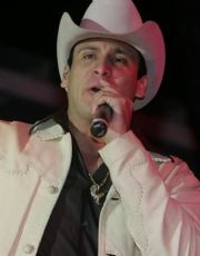 Foto descriptiva de: Viralizan video inédito de Valentín Elizalde cantando “La Mochila Azul”