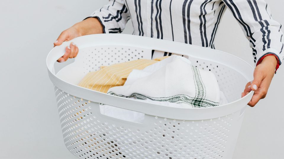 La Profeco difundió una alternativa casera para suavizante de ropa como parte de sus recomendaciones de consumo accesible y responsable.