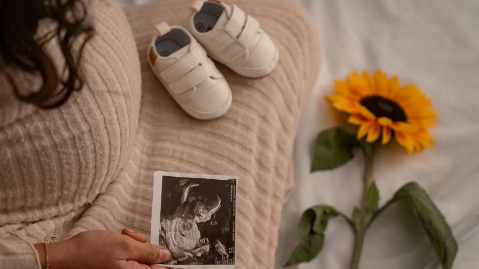 El Capi Pérez y su esposa, tras muerte de su prima, anuncian que serán papás por segunda vez