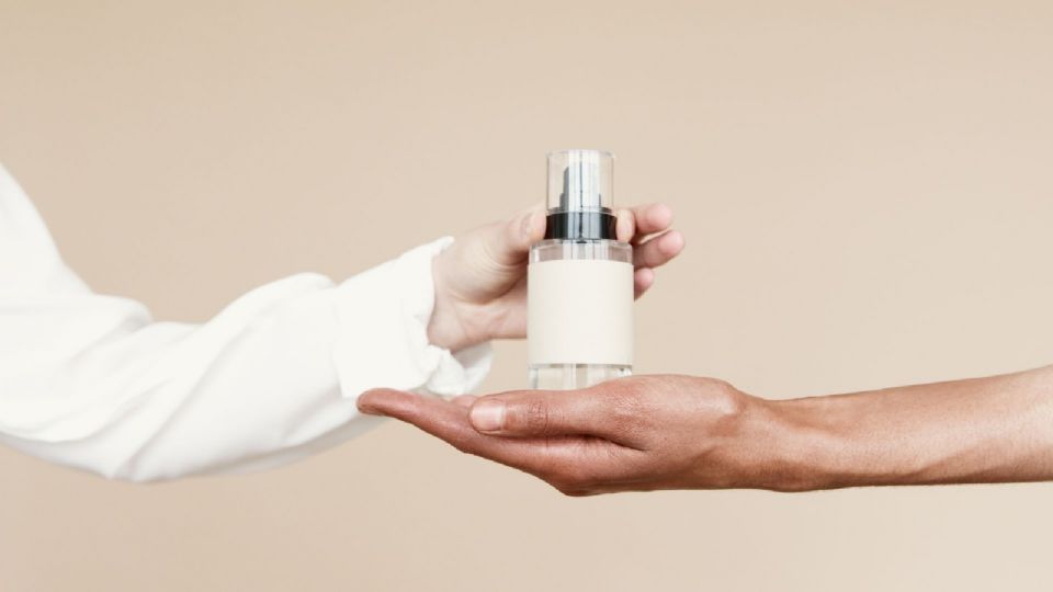 El perfume unisex que huele a rosas y es accesible