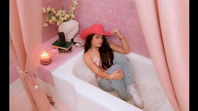 Mañana Fer Villarreal estrena tema