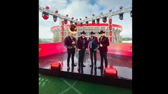 Calibre 50 tiene electrizante presentación en el “Desfile de celebración mundial”