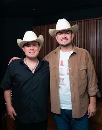 Foto descriptiva de: Edén Muñoz y Alfredo Olivas conquistan plataformas de streaming