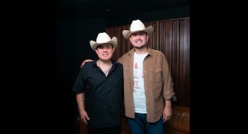 Edén Muñoz y Alfredo Olivas conquistan plataformas de streaming