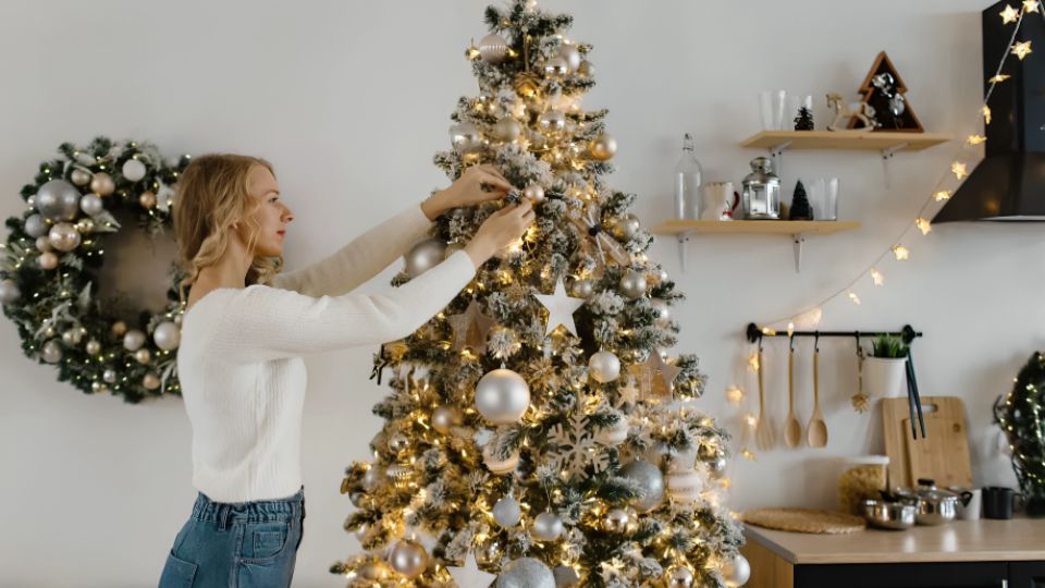 El mejor momento para poner el árbol de Navidad depende en gran medida de las tradiciones familiares y las costumbres culturales.