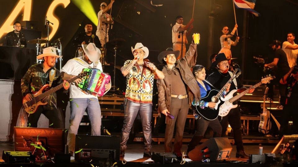 Grupo Firme culmina un año épico con un concierto inolvidable en el Estadio Mobil Super de Monterrey