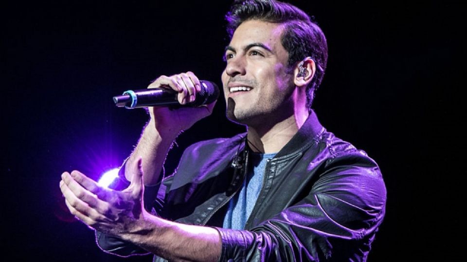 Carlos Rivera complace a pequeña fan