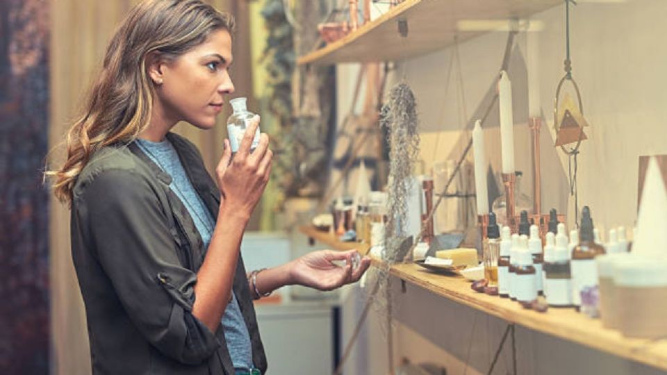 Elegir el perfume adecuado es una forma poderosa de expresar nuestra identidad.