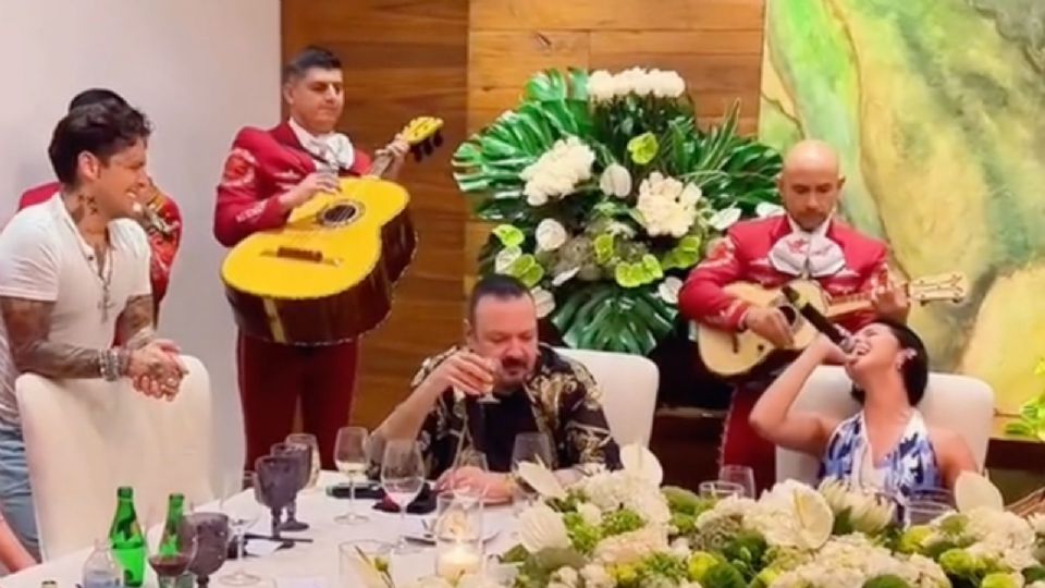 Ángela Aguilar y Christian Nodal se están convirtiendo en la pareja del momento.