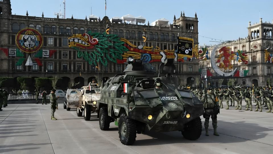 El desfile militar del 16 de septiembre tiene una duración aproximada de cuatro horas, por lo que si planeas asistir al Zócalo, es importante que vayas preparado.