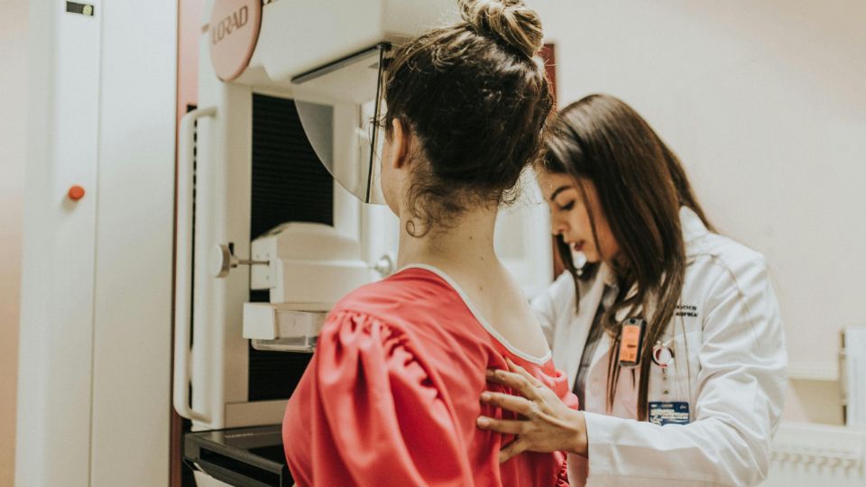 Profeco comparó precios en CDMX y Edomex para ayudar a las mujeres a encontrar opciones accesibles y confiables para cuidar su salud.