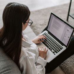 Mujeres con Bienestar: Así puedes recuperar tu folio para tener telefonía e Internet gratis