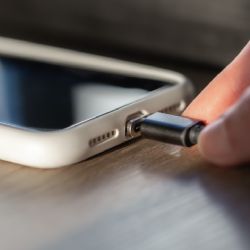 ¿Por qué se infla o hincha la batería de un celular? Conoce si es peligroso y qué hacer