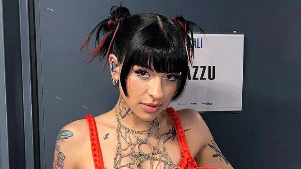El nuevo tatuaje de Cazzu generó confusión en redes.