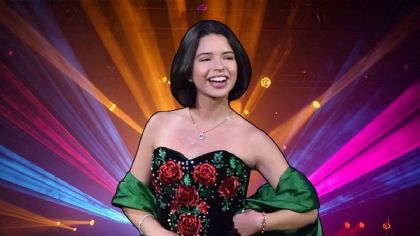 Ángela Aguilar felicita a fan con su mismo look en concierto: "Las 2 somos peloncitas" (VIDEO)