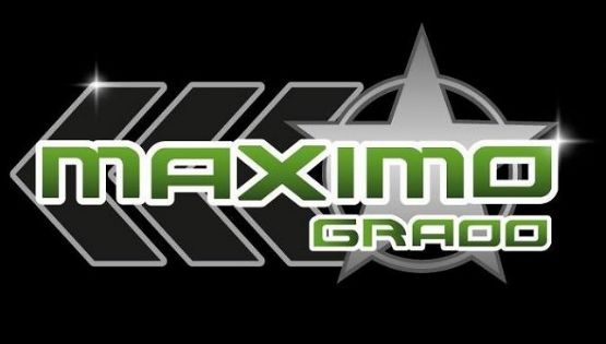 Christian Félix recibe presente por certificación de Oro de la RIAA