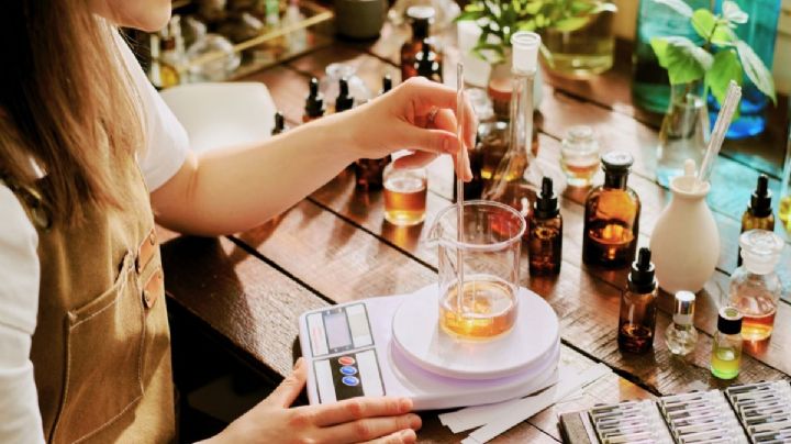 Conoce qué son las fragancias funcionales, sus beneficios, cómo elegirlas y usarlas