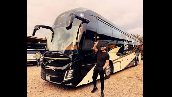 Saúl “El Jaguar” estrena nuevo autobús