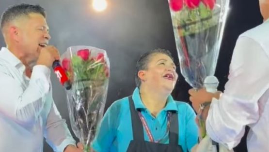 Josi Cuen y Jorge Medina protagonizan beso de tres con fan en pleno concierto