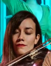 Foto descriptiva de: ¿Indirecta? Violinista de Christian Nodal desata rumores tras foto que incendió las redes