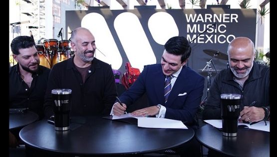 Raúl Hernández Jr firma con Warner Music México