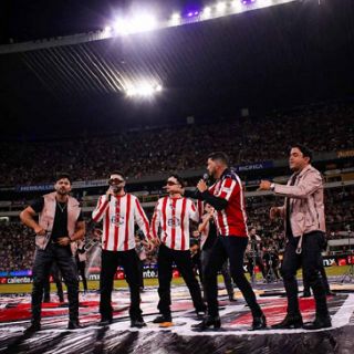 Los Parras y Luis Ángel “El Flaco” hicieron vibrar el Estadio Jalisco